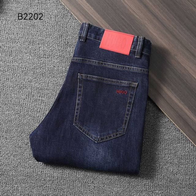 2024New Modle 秋冬牛仔 No:B2202 Hugo Boss 颜色:特深蓝 码数:29-42 超柔赛络纺棉弹面料，德国绅士冷蓝色系，休闲高端，后袋