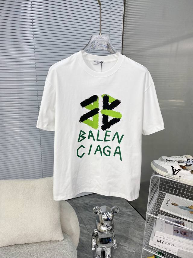 Balenciaga巴黎世家 2024Ss春夏最新款圆领时尚短袖t恤，官网同步，专柜纯棉面料！贴肤舒适，耐看又好穿，经典简约logo设计，原厂工艺一丝不苟，型男