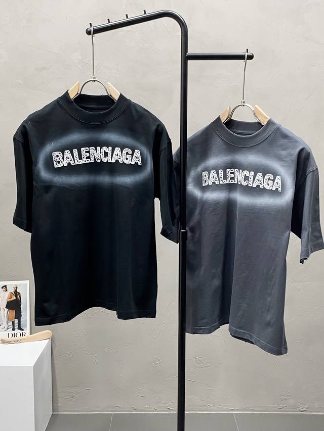 Balenciaga巴黎世家独家专供新款原单男士休闲短袖 高端定制 高版本 时尚百搭爆款进口面料 手感超柔软细腻 穿着亲肤舒适 高端精品 代工厂精细做工 上身非