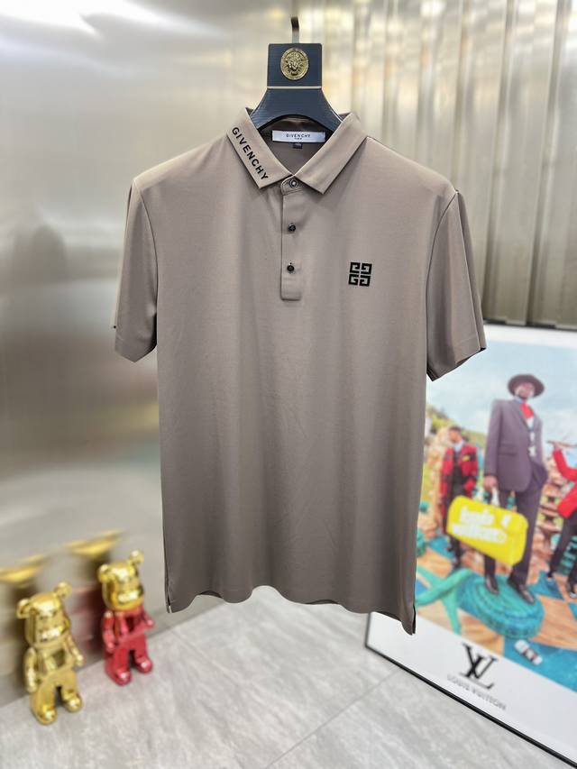 Give 纪梵希 2024春夏新品 三标齐全 无痕轻奢薄款冰丝翻领短袖polo衫 上身舒适度极好 好货不用过多介绍 看细节 专柜码数：M-4Xl 175 建议l