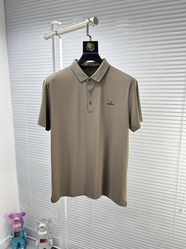 Giv*纪梵希 Ss24夏季新款翻领polo衫 雍容华贵的品牌风格，客供进口面料，手感丝滑细腻有光泽， 做出来的衬衫也是版型垂顺挺括，并且还抗皱抗起球，贴身穿着