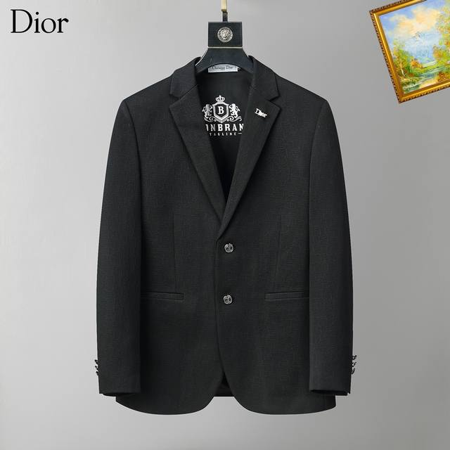 Dior 2024新品时尚男士西服贸易公司渠道货，人气极高的一款单品。通体的造型颇具设计感，在视觉方面足矣吸引眼球完美诠释了品牌的特质及灵魂所在。客供进口顶级面