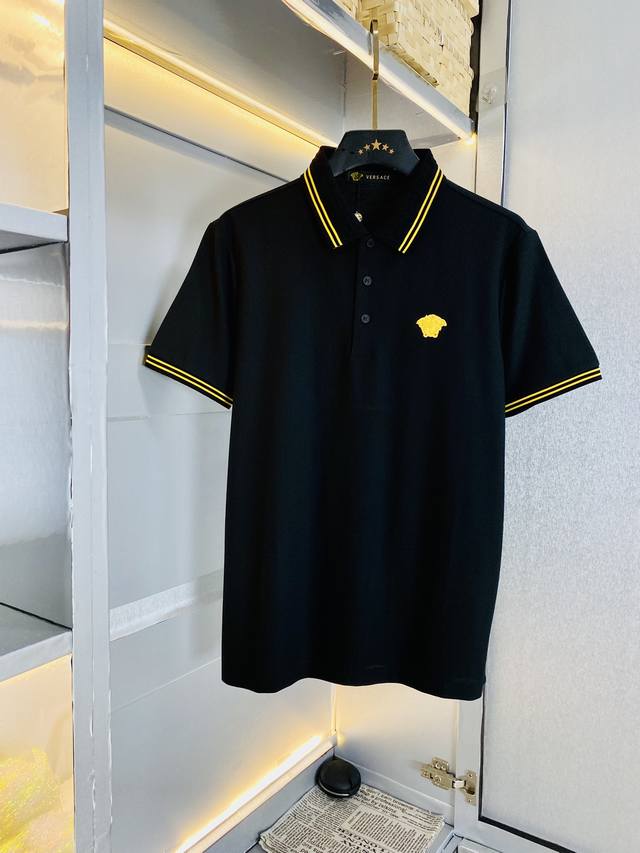 穿200斤范思哲versace 原单品质 2024最新款衣服 男装翻领短袖 精选专柜订制顶级朱地丝光棉进口面料 所有细节做工完美1比1复刻 还原正品百分百 原版