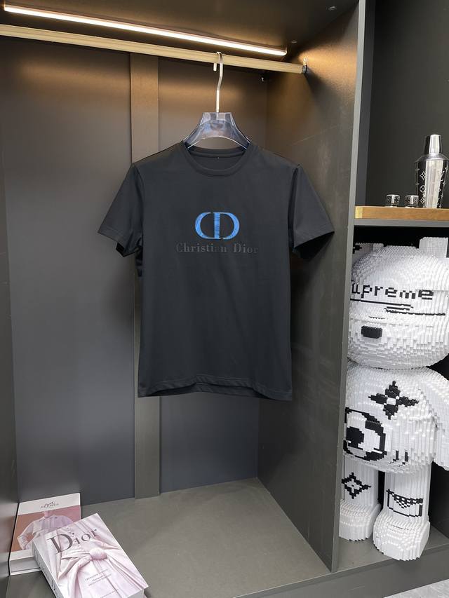 Dior 迪奥 胖子福利 M-6Xl{最大穿230斤｝立体凹凸工艺图案短袖 胸前印花短袖采用进口丝光棉面料。上身透气，不起球，手感柔软舒适，全衣平车走线立体剪裁