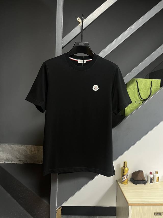 款号：L261 新款上新！ 高品质 Moncler 蒙口 爆款2024Ss最新款 280G克重logo发泡圆领短袖t恤上身效果 面料# 280G 定制定染 螺纹