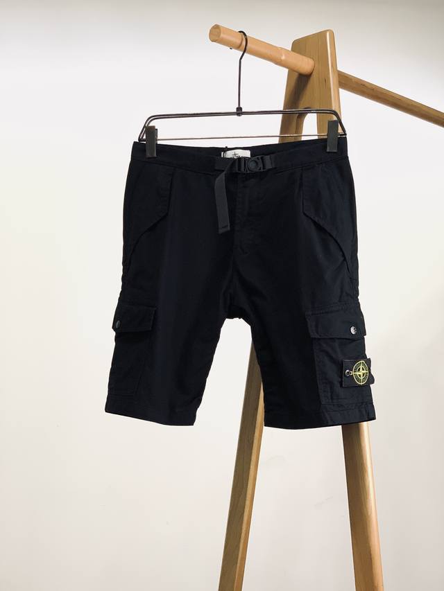 Stone Island 石头岛 2024Ss春夏新品 机能工装短裤 面料380G，正品ykk 3号牙拉链，定制开模四合扣。面料舒适，工装多口袋设计，收纳拉满不