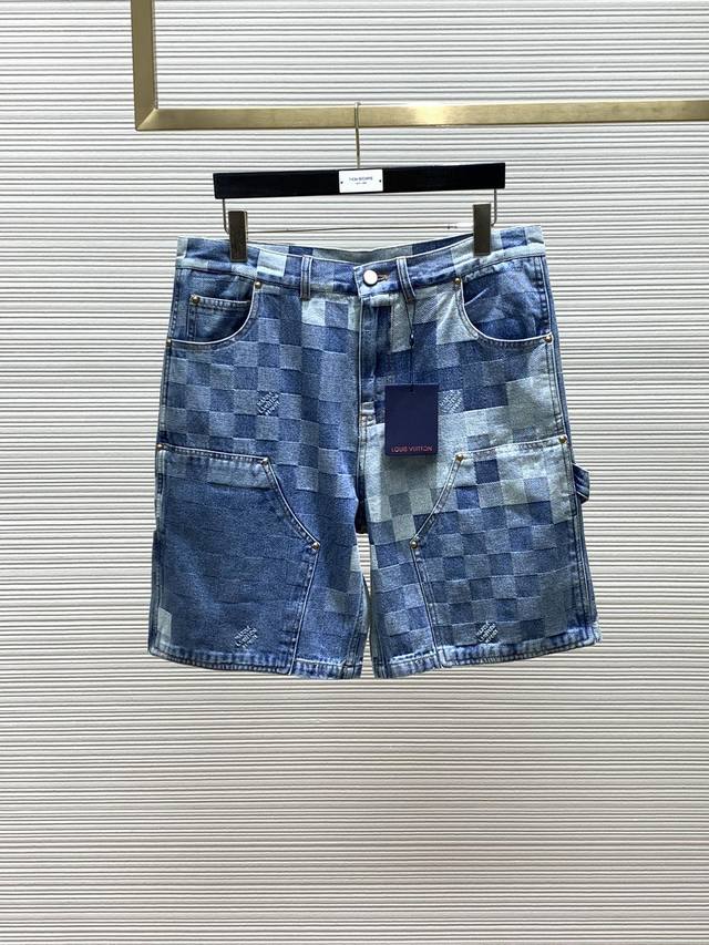 衣服 ，裤子 ，Louisvuitton 路易威登，2024夏季最新款，专柜同步有售，原单狠货，时尚休闲牛仔短袖套装，上身很有特点！吸睛而有亮点，进口原版面料，