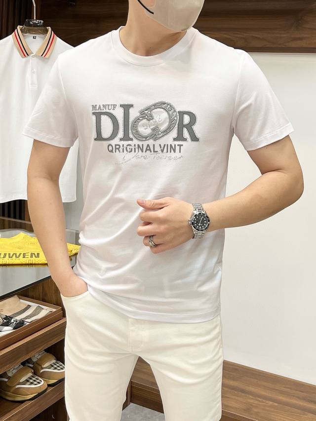 Dior 迪奥-高级轻奢单品 2024Ss龙年夏季专柜时尚大爆款圆领t恤，休闲时尚外穿 内搭必备款，舒适好看上身可见 定制进口高端丝光面料，手感细腻丝滑有质感，