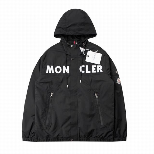 Moncler 蒙口新款 双面尼龙混纺连帽夹克外套， 采用细格尼龙混纺面料 融合别致的双面设计 功能型里布 双拉链织带 原版进口刻字五金辅料配件 精细做工 线条