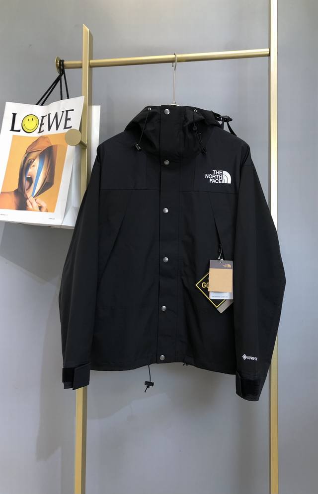 T*He North Face 北面 1990经典款户外防水冲锋衣登山夹克#代购级为了还原zp的一切质感今年团队历经数月最终出货。所有辅料还原zp，面料做工升级