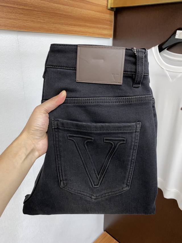 Vt 秋冬新款 市场独家订制进口石墨希 牛仔面料 稀缺面料 超级舒服 工艺复杂牛仔裤 针织牛从做旧 独家订制日本订制原单 高级品质 只有规模宏大的洗水工才能做出