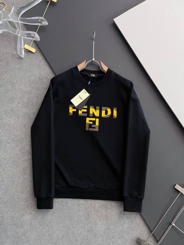 Fend*｜独家 高端定制。 精美工艺圆领款，独家定制纯棉480克面料升级水洗大毛圈、柔软贴身科技面料，定制原版螺纹，档次极高，工艺精湛，上身帅到爆，尺码：M-