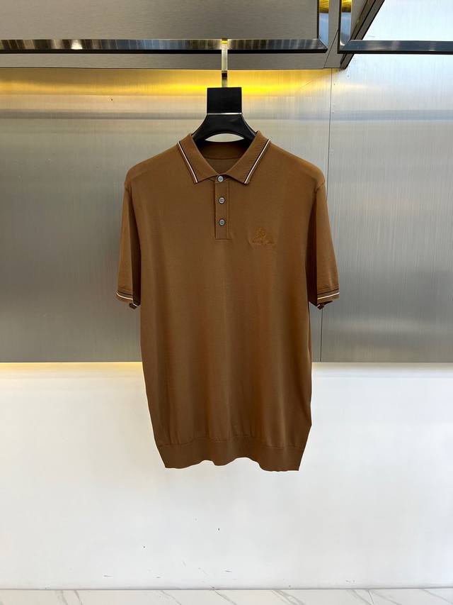 Loro Piana、Lp男装夏季刺绣商务休闲老钱风针织翻领polo衫，Lp全新针织polo衫以其优质的面料、精致的设计和舒适的穿着体验，成为了时尚男士们的首选