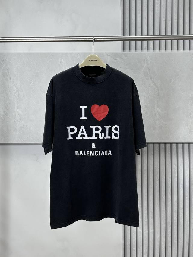 Balenciag*A 巴黎世-家，24新款love Paris印花短袖t恤，专柜同步在售。 定制棉质面料，三标辅料齐全。 尺码:Xs-L码