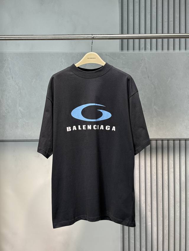 Balenciag*A 巴黎世-家，24新款标识印花短袖t恤，专柜同步在售。 定制棉质面料，三标辅料齐全。 尺码:Xs-L码