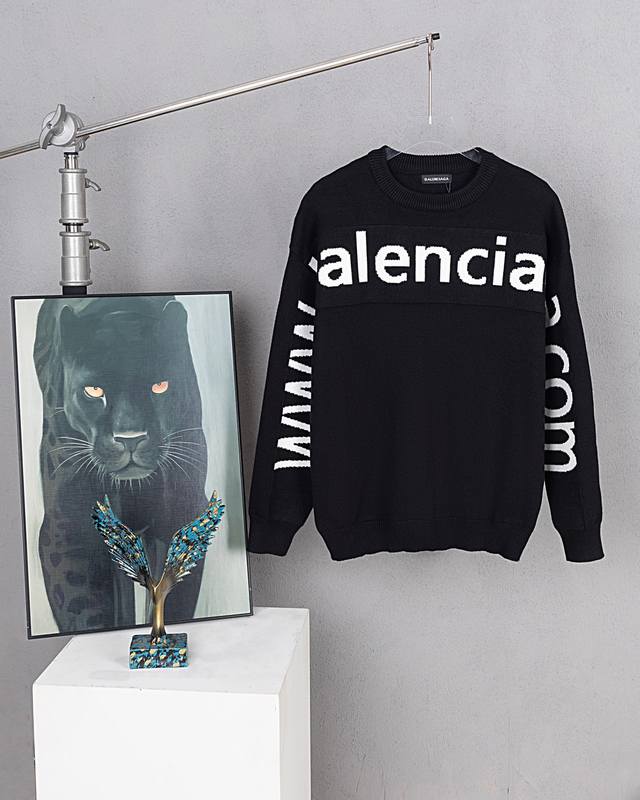 款号 Q033 巴黎世家网址针织毛衣 Balenciaga 专柜同款 胸口巴黎新网址字母设计元素独家限定 整体采用羊毛针织 克重 700G 左右 抗3级起球毛料 - 点击图像关闭