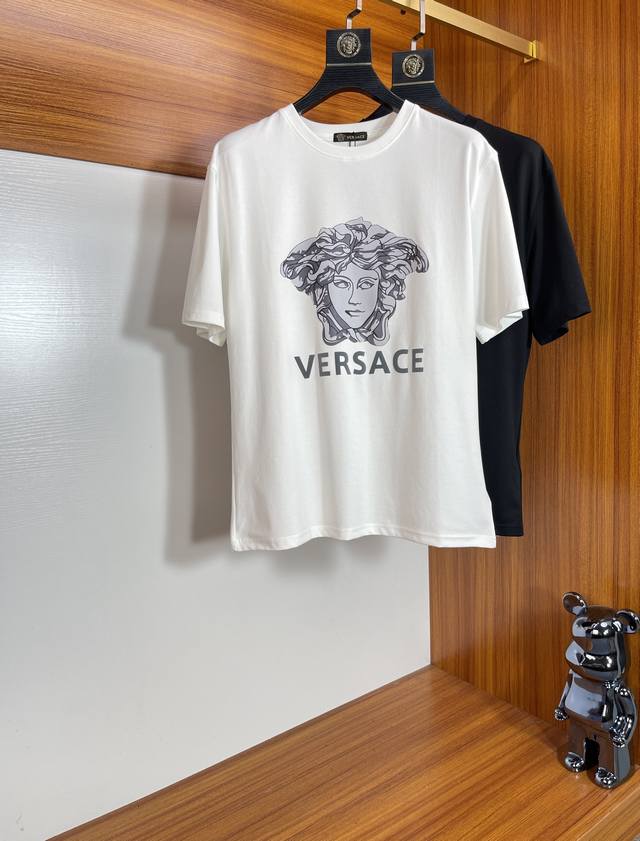 Versace 范思哲 2024年春夏新品上新 三标齐全 圆领短袖t恤 好货不用过多介绍 看细节 专柜码数：M-Xxxl 175 140建议l