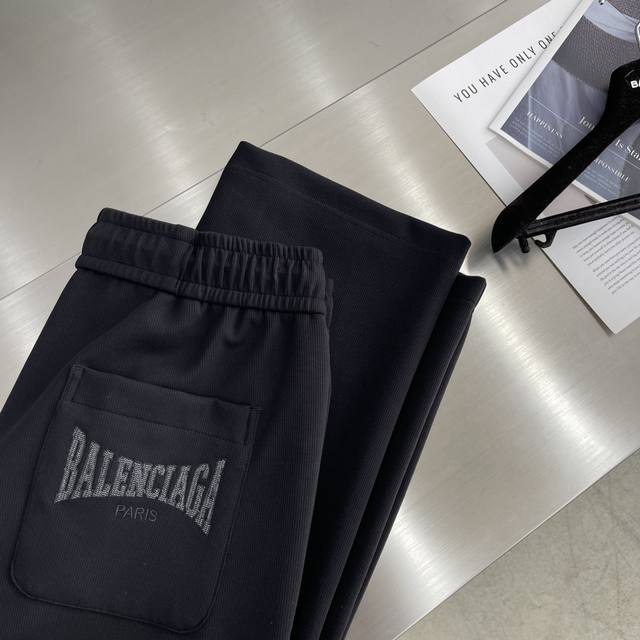 Balenciag 24Fw新款火焰卫裤 自带抗皱坠感，上身舒适度超強 超级柔软 最强设计 ，高端奢华 ，强烈推荐 ！欧货必备！ 码数：M-3Xl