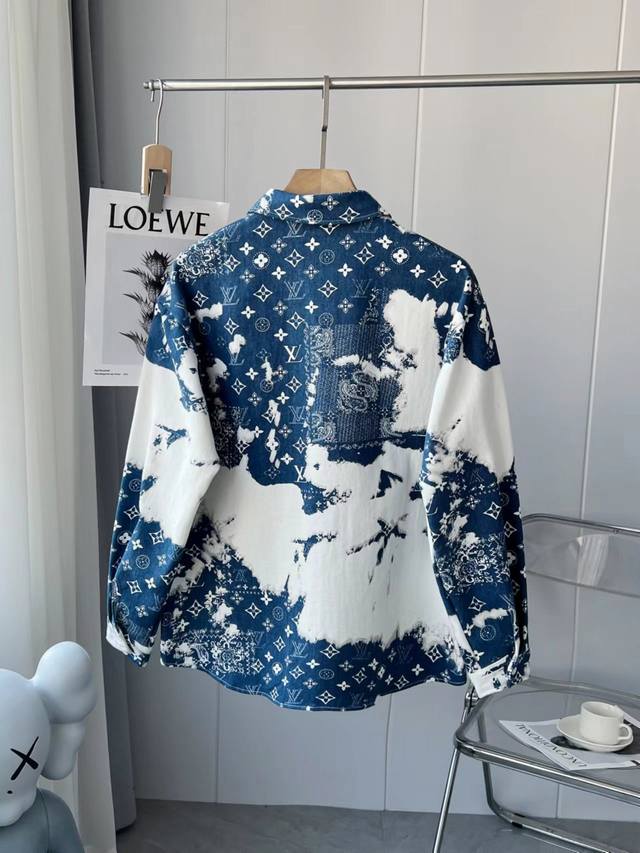 Louis Vuitton 路易 威登lv新款23Ss扎染满印口袋牛仔外套 专注品质区别通货 水洗满印两种款式均作为lv独有的设计风格，胸前的口袋作为点缀使