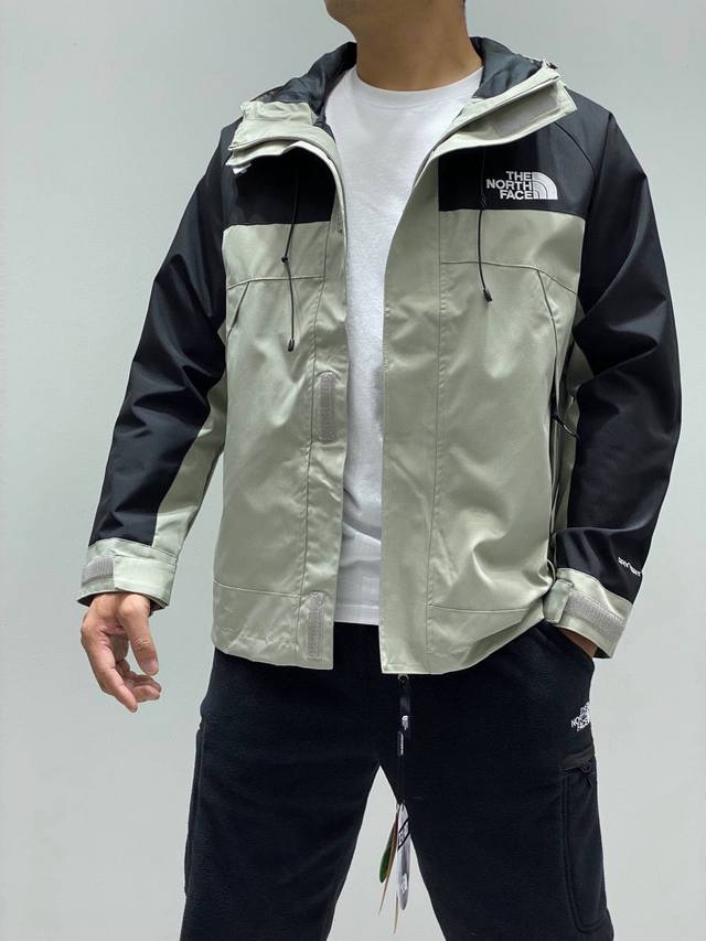 Yld674＃ 24Ss Thenorthface 北面 秋季热款经典拼色防风刺绣冲锋衣外套 尺码： M L Xl Xxl 颜色：黑色 卡其 白色 专业级户外连