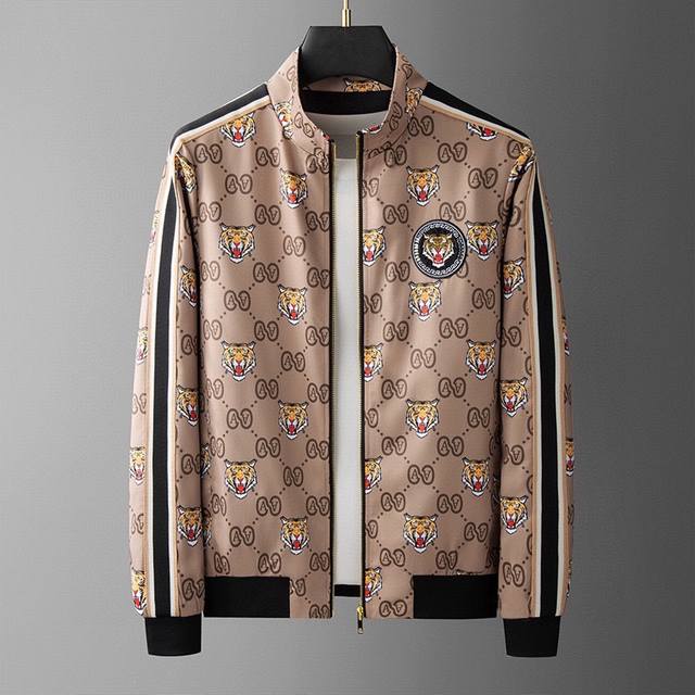 Gucci 古奇 2024秋款夹克外套 专柜款，原单正品，官网同步，客供订制级成衣面料 简约大气 ，原牌五金配件齐全，超级百搭款，完美演绎 上身舒适有型！专柜尺