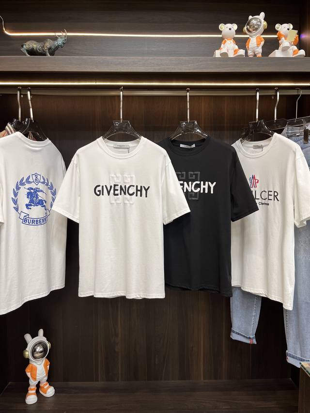 主推 Givenchy 纪梵希 独家专供新款时尚休闲圆领短袖，高端欧版原单t恤，潮流时尚休闲半袖 透气舒适度高，细节无可挑剔，品牌元素设计理念，体现高品质。呈现