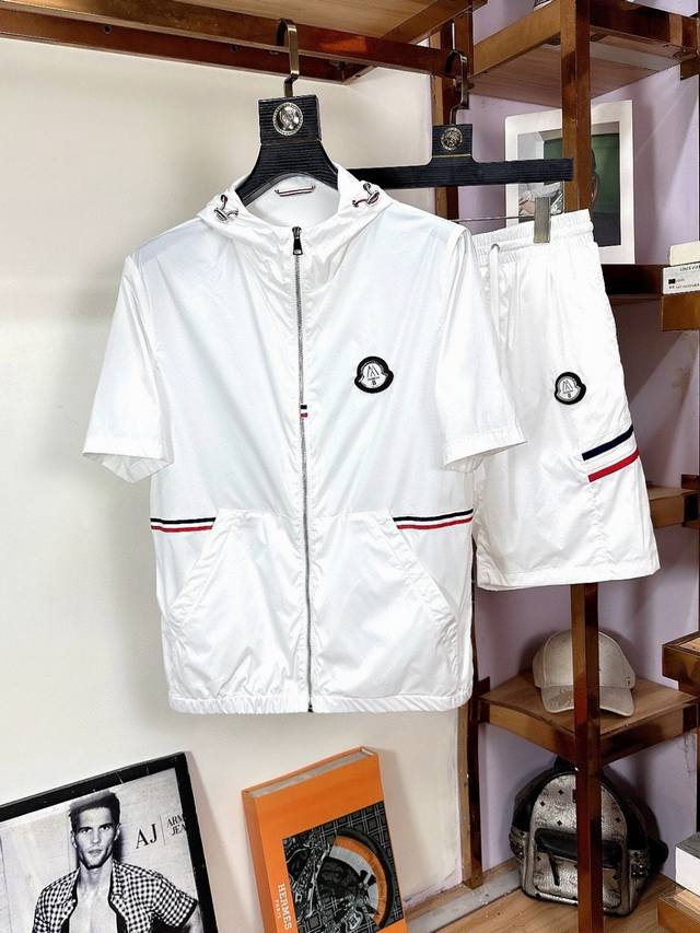 Moncler 蒙口 时尚高端短袖开衫短裤套装 夏季新款短裤套装！独家首发新品 ，官网同步米兰走秀款 实物拍摄顶级好货！最新顶尖官网原单，全新体验 专柜面料立体