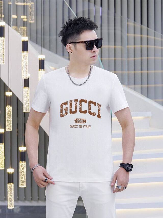 品牌 Gucci 古奇 胖子福音 原单男士休闲短袖t恤，2024春夏新品，定制胸前顶级logo 工艺、搭配整件细节 品质及剪裁设计都堪称一流，定制进口丝光棉面料