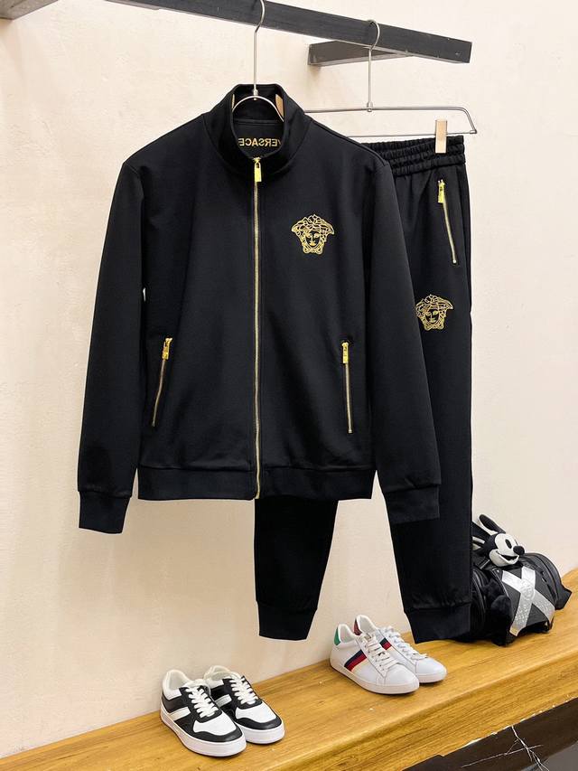 Versace 范思哲 爆款套装来袭 专注官网原版 2024全新爆款开衫卫衣套装 原单狠货倾注顶级设计师的精心之作 就为一个贴合、完美的上身效果 全天然优质天丝