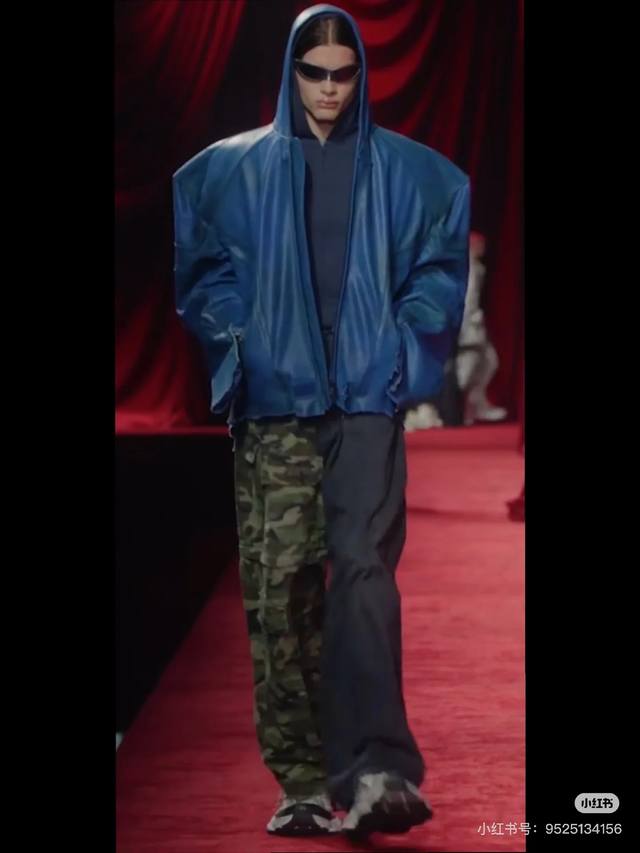 皮衣 王炸24 Fw 机车皮衣系列 巴黎世家 赛车服皮衣 材质：进口小牛皮 版型：Oversize 阔版版型 内侧里布设计非常有特色 辅料：铝合金非市场版本