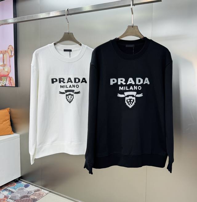 Prad*普拉-达24S新款圆领卫衣.男女同款！经典字母全新呈现！精选万针3D绣花工艺.无可挑剔！简单高级.日常服饰的标志性特征。。这款单品风格百搭，优选380