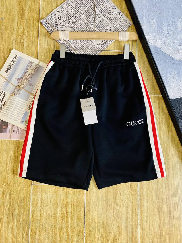 原单货 情侣款古奇gucci 2024春夏新品短裤 专柜同步有售，时尚休闲裤 沙滩裤，进口原版面料，上身舒适透气，顶级工艺图案，腰围工艺螺纹围接，档次极高，版型