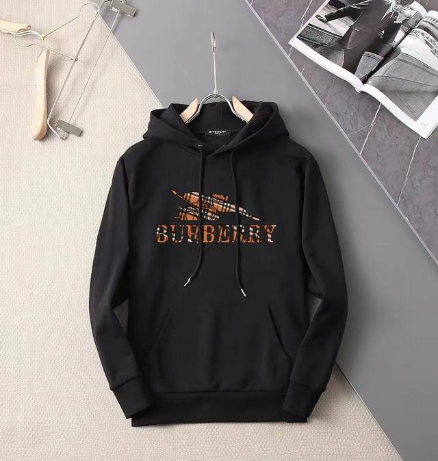 品牌 Burberry 巴宝莉 胖子福音 2024Ss秋款最新款长袖带帽卫衣，官网同步发售 清爽透气 采用顶极天丝罗马 舒适柔软 3D立体清晰 时尚感超好 送礼