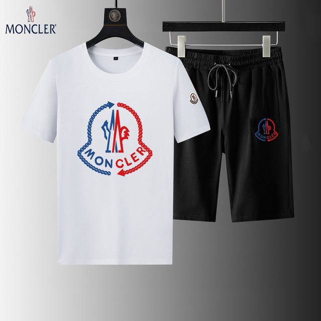 品牌 Moncler 蒙口 2024新款男士短袖短裤套装！官网同步销售！市面高端版本！手感细腻柔软！让你穿着更加舒适！立体裁剪版型超赞！尺码:M-5Xl 下单请