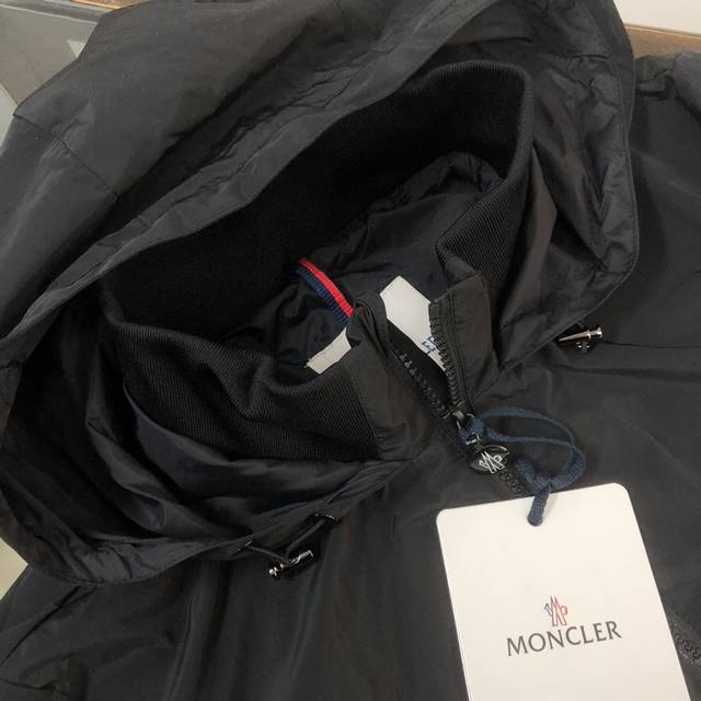 Moncler蒙口夹克 黑色细节图～