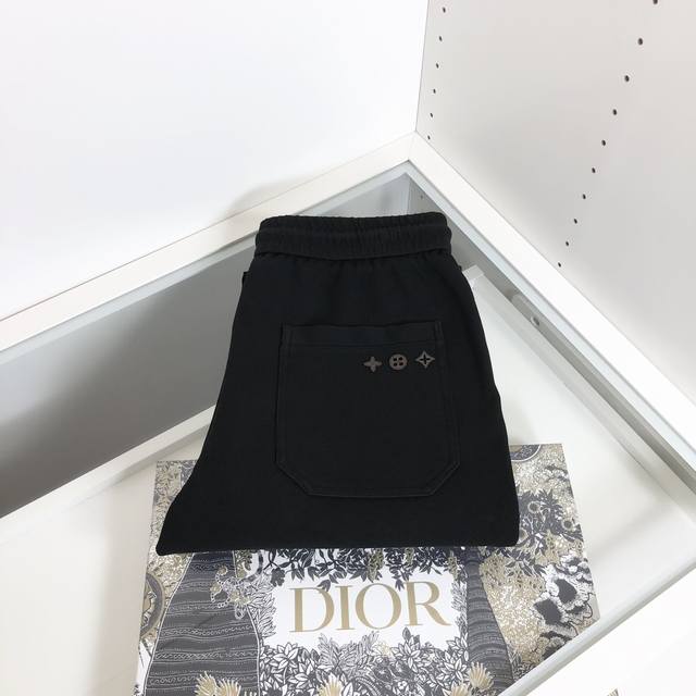 路易威登 Lv 码数：31--36 2024秋冬新品。订制高品质时尚休闲裤。超级百搭款。独家定制-进口高端高密度精棉面料，贴身舒适，超靓版型、上身显腿修长，內里