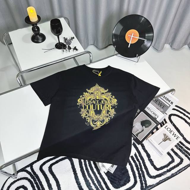 高端品质 Versace 2024 Fall 春夏系列 花纹短袖t恤 区别市场其他版本 定织240G双纱纯棉面料 Os版型 全套辅料 男女同款 Size：Xs