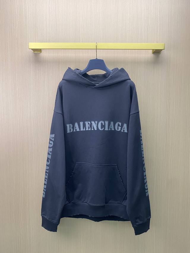 Balenciaga巴黎世家 2024新款模糊字母logo印花成衣洗水磨烂连帽卫衣 面料采用巴黎zp定织定染全棉毛圈大卫衣。克重460克，布面干净.布纹清晰，柔