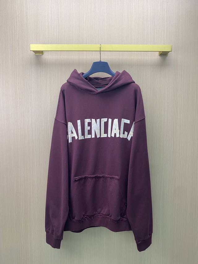 Balenciaga巴黎世家 新款logo胶条印花连帽卫衣 胶带直喷印花，成衣2次水洗磨烂做旧连帽卫衣。面料采用巴黎zp定织定染全棉大卫衣.克重450克，布面干