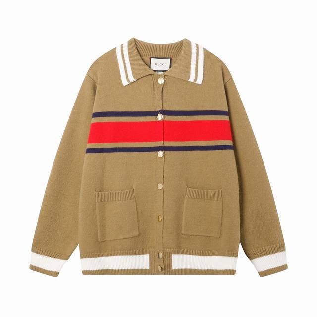 Gucci Ss23新款 钱羊毛开衫必推单品，百分之80的 羊毛上身还是非常舒服的，杏色会显得整个人非常干净！整个的工艺也是非常惊艳，作为时尚单品，专柜根本抢不