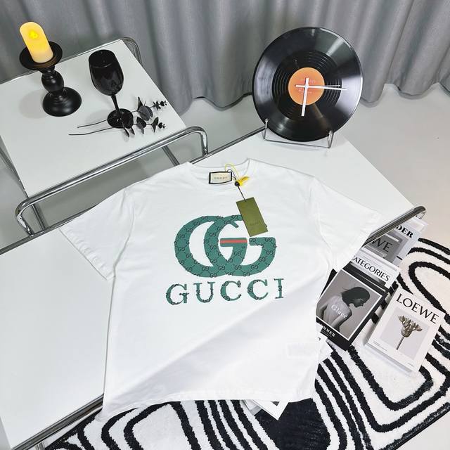 高端品质 Gucci 2024 Fall 春夏系列 双gg短袖t恤 区别普通印花 定织240G双纱纯棉面料 Os版型 全套辅料 男女同款 Size：Xs S M