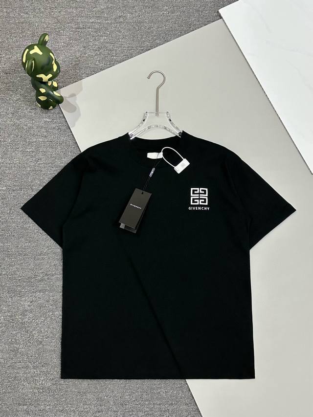 高品质givenchy *纪梵希*最新款前幅胸前采用logo刺绣英文。后幅也是刺绣大logo。采用进口百灵达绣花机10W针高密度刺绣。细节完美。另整件衣服不单调