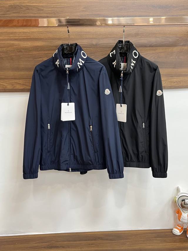 主推 Moncler 蒙口2024最新薄款都市时尚休闲款。这款夹克外套采用尼龙面料制作而成，透气舒适度高，原版开模高端品质、版型面料五金都是专柜1:1定制，线条