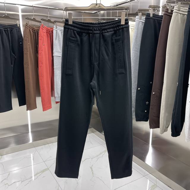 Alexanderwang 亚历山大王 重工工艺高版本 直筒宽松裤型 面料采用400克双面新疆长绒棉 工艺复杂介绍：刺绣logo 前片后面冚车拼接工艺 裤型上身