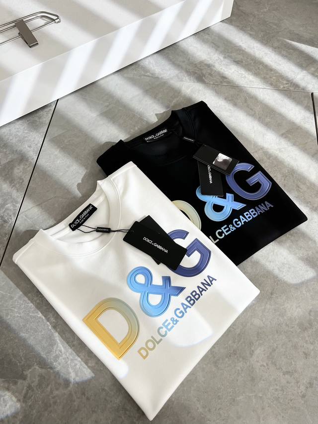 Dolce&Gabba*A 杜嘉*纳2024秋季新款男女同款加厚短袖t恤，专柜同步发售！定制专属纯棉面料，字母logo图案压胶工艺设计！简约大方，从容百搭，档次