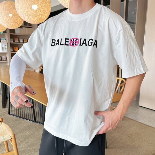 Balencia* 顶级版本 2024秋冬新品加厚290克短袖 火爆上市啦 定制顶级优选洗水棉面料 上身舒适度高 专柜同款装饰 轻奢内敛低调奢华 内搭外穿轻松驾