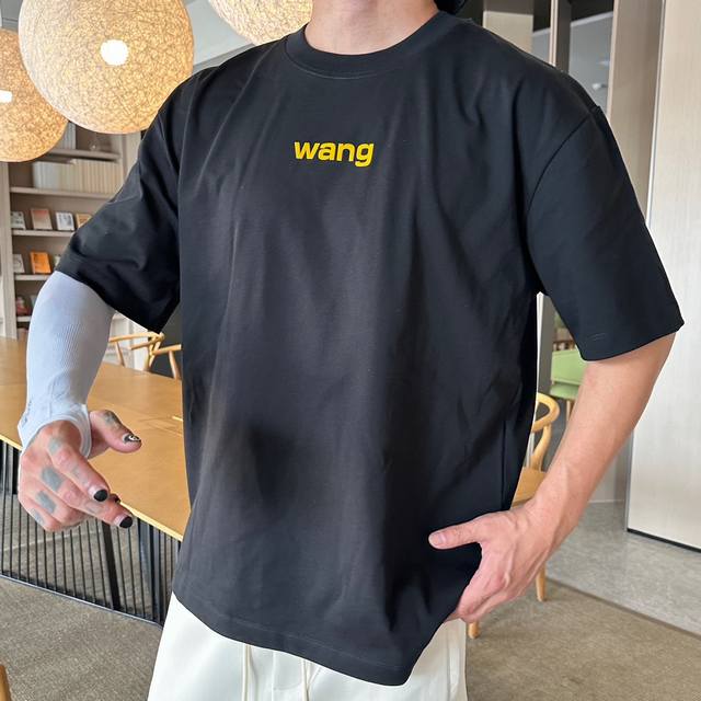 Wang* 顶级版本 2024秋冬新品加厚290克短袖 火爆上市啦 定制顶级优选洗水棉面料 上身舒适度高 专柜同款装饰 轻奢内敛低调奢华 内搭外穿轻松驾驭不挑人