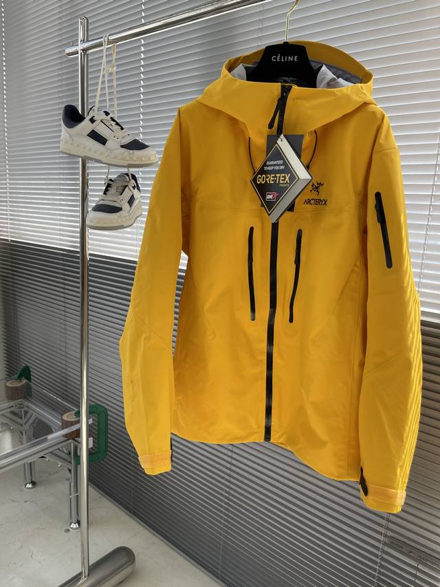 鸟家 Alpha系列 Sv 第7代 Gore-Tex Pro 刺绣logo图案休闲运动连帽拉链硬壳冲锋衣 全新配色，帅到炸裂的一款！ 面料一如既往采用硬壳gor