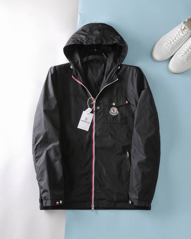 蒙口moncler 2024秋季新款男士夹克外套，原单三标齐全高端版本！专柜定制面料 透气舒适度高，细节无可挑剔，品牌元素设计理念，专业代购级体现高品质。手感细