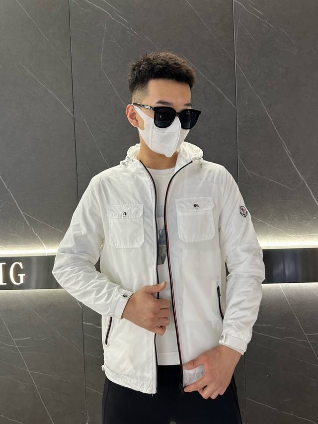 蒙口moncler 2024秋季ss新款男士夹克外套，原单三标齐全高端版本！专柜定制面料 透气舒适度高，细节无可挑剔，品牌元素设计理念，体现高品质。手感细腻柔软